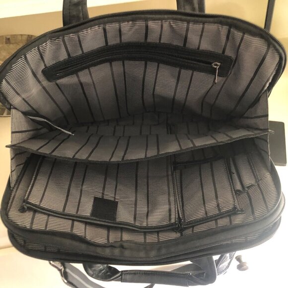 Kenneth Cole Reaction ProTec Faux Pebbled Leather Slim 16" Laptop Business Brief - Picture 5 of 8